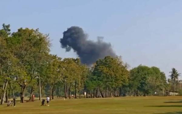 Helikopter tentera itu terhempas berhampiran Kem Tentera Chiraprawat pada 9.30 pagi (waktu tempatan). Foto internet