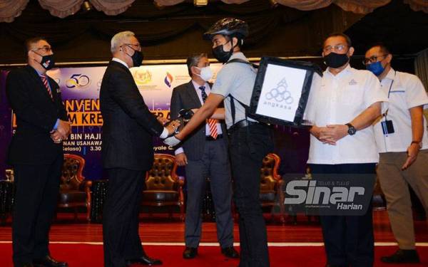 Gimik pelancaran Mini Konvensyen Ekosistem Koperasi Kredit 2021 daripada Noh (dua dari kiri) di Royale Chulan Hotel. - FOTO Sinar Harian/ Mohd Halim Abdul Hamid