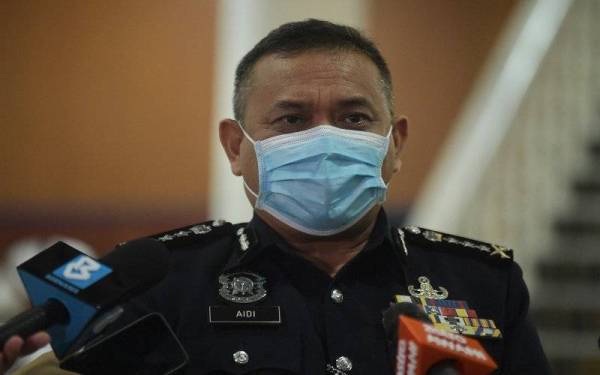 Aidi ketika sidang media di Ibu Pejabat Polis Kontinjen (IPK) Sarawak berkenaan proses pengundian awal bagi Pilihan Raya Negeri Sarawak ke-12 hari ini. Foto Bernama