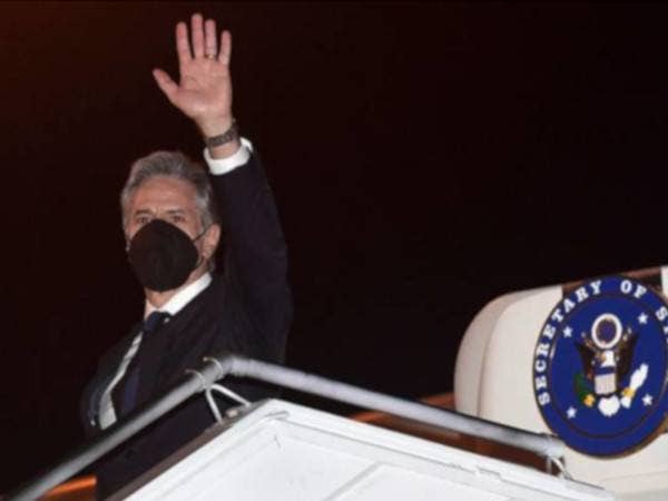 Setiausaha Negara Amerika Syarikat (AS), Antony Blinken tiba di Pangkalan Udara TUDM Subang tepat jam 10.30 malam pada Selasa dari Jakarta, Indonesia. - Foto AP