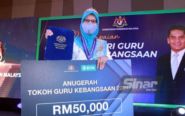 Noorizan dianugerahkan sebagai Tokoh Guru Kebangsaan.