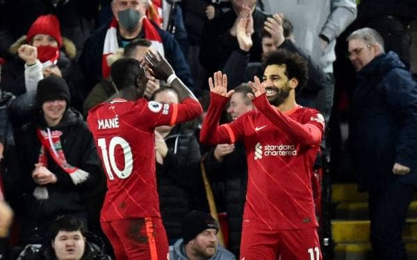 Salah antara pencetak gol ketika membantu Liverpool mengatasi Newcastle United di Anfield.