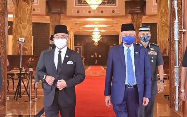 Al-Sultan Abdullah pada Jumaat berkenan menerima menghadap Perdana Menteri, Datuk Seri Ismail Sabri Yaakob untuk mesyuarat pra-kabinet di Istana Negara. - Foto Facebook Istana Negara