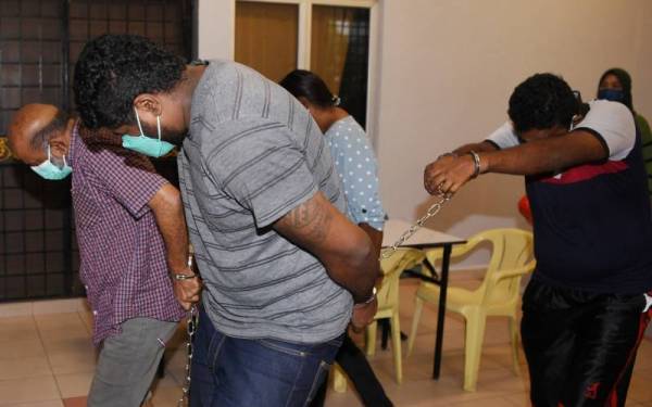 Empat induvidu didakwa bunuh ejen insurans dihadapkan ke Mahkamah Majistret pada Jumaat. 