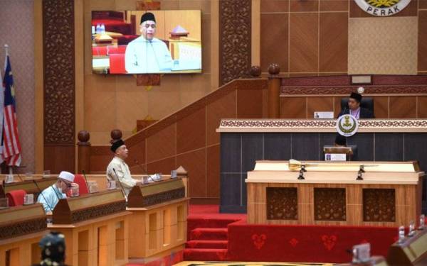 Menteri Besar Perak, Datuk Seri Saarani Mohamad ketika sesi penggulungan perbahasan belanjawan selama dua jam menjawab pelbagai soalan dikemukakan ADUN.
