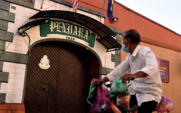 Penjara di negeri-negeri yang berada di bawah Fasa Empat Pelan Pemulihan Negara (PPN) dibenarkan menerima lawatan ahli keluarga banduan sempena Hari Krismas bermula 26 hingga 31 Disember ini. - Foto Bernama