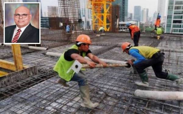 Kerajaan digesa melibatkan peranan agensi pengambilan pekerja asing berdaftar dalam mempercepatkan proses membawa masuk pekerja asing dalam membendung rasuah dan amalan orang tengah. Gambar kecil: Dr Sukumaran Nair