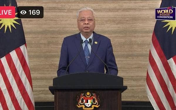 Ismail Sabri ketika merasmikan World #QuranConvention secara hibrid pada Sabtu.