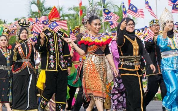 Semua parti politik termasuk MCA perlu menolak sebarang bentuk perkauman dan ekstremisme, bagi mengekalkan identiti keluarga Malaysia yang berbilang kaum. - Foto 123rf
