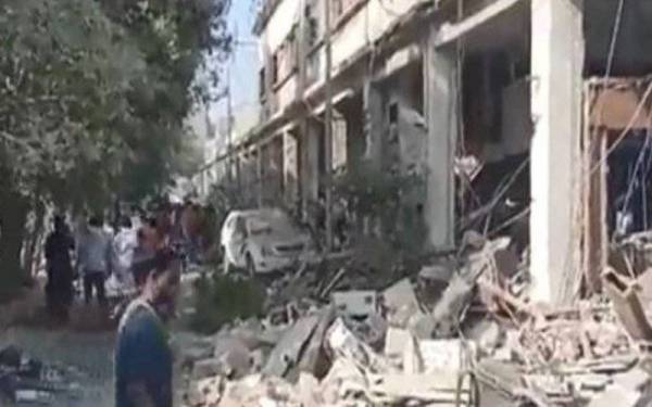 Pasukan penyelamat khuatir kemungkian ramai lagi mangsa terperangkap di bawah runtuhan.- Foto Anews