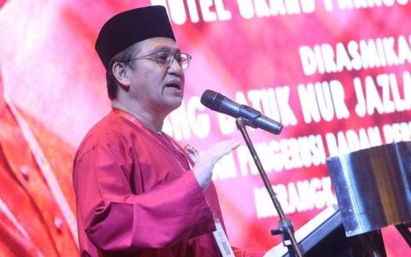 Nur Jazlan ketika berucap pada Mesyuarat Perwakilan UMNO Bahagian Pulai di Hotel Grand Paragon di sini pada Sabtu