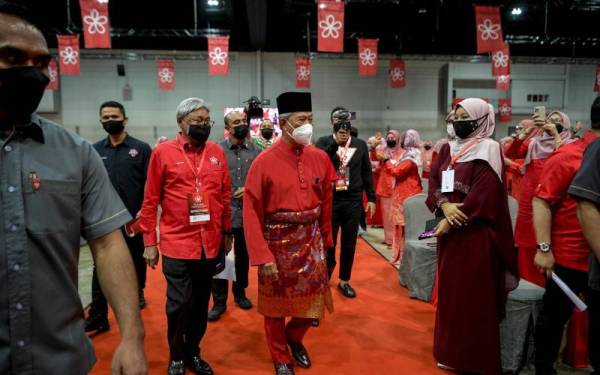 Muhyiddin (tengah) ketika menghadiri Perhimpunan Agung Tahunan Srikandi Bersatu sempena Perhimpunan Agung Tahunan Parti Pribumi Bersatu Malaysia di Pusat Pameran dan Dagangan Antarabangsa Malaysia (Mitec) hari ini. - Foto Bernama