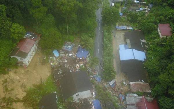 Keadaan kawasan terlibat tanah runtuh di di Kampung Palembayan Sungai Penchala