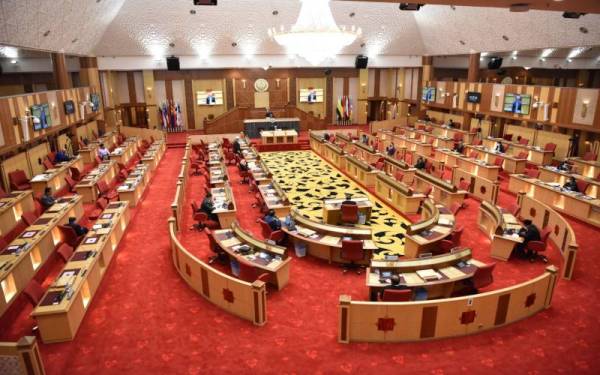 DUN Perak meluluskan Enakmen Mahkamah Syariah (Perak) (Pindaan) 2021 sempena Persidangan Keenam, Mesyuarat Kedua, Tahun Keempat Dewan Negeri Perak ke-14 di sini pada Isnin.