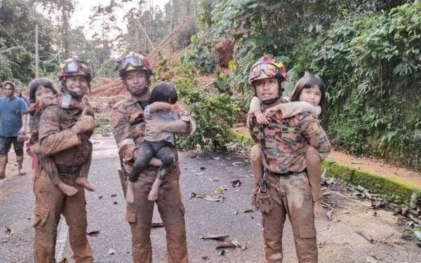 Anggota bomba berjaya menyelamatkan 19 individu termasuk empat kanak-kanak yang terperangkap dalam insiden tanah runtuh di Jalan Genting Peres-Kuala Kelawang pada Ahad.