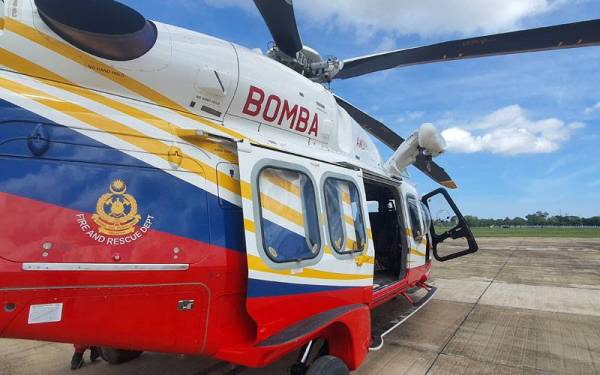 Helikopter milik bomba yang digunakan dalam operasi di sekitar negeri Pahang pada Isnin.
