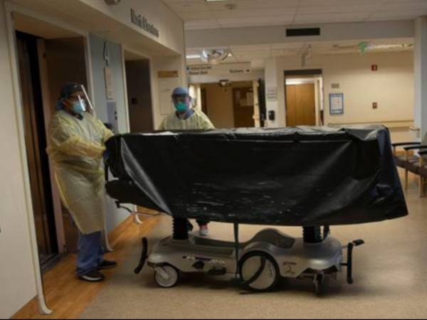 Ketika ini 73 peratus daripada kes COVID-19 di Amerika Syarikat adalah berpunca daripada varian Omicron. - Foto fail/AP