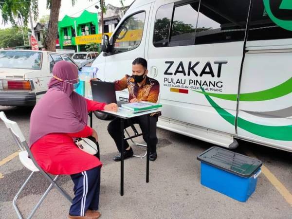 Orang ramai kini boleh membayar zakat di kaunter bergerak yang disediakan oleh ZPP.