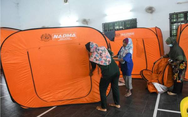 Sebanyak 86 kes Covid-19 dikenal pasti dalam kalangan mangsa banjir menjadikan jumlah keseluruhannya 267 kes setakat 12 tengah hari Selasa. - Gambar hiasan 