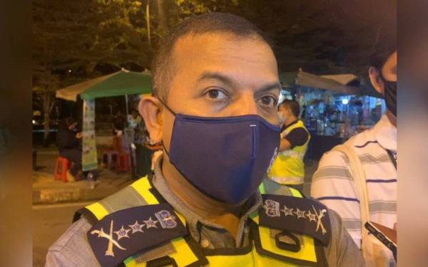 Ayob Khan ketika ditemui pemberita pada Operasi Bersepadu Bas Ekpress, Bas Persiaran dan Lori di RnR Simpang Renggam arah Utara Lebuh Raya Utara Selatan di sini pada Selasa