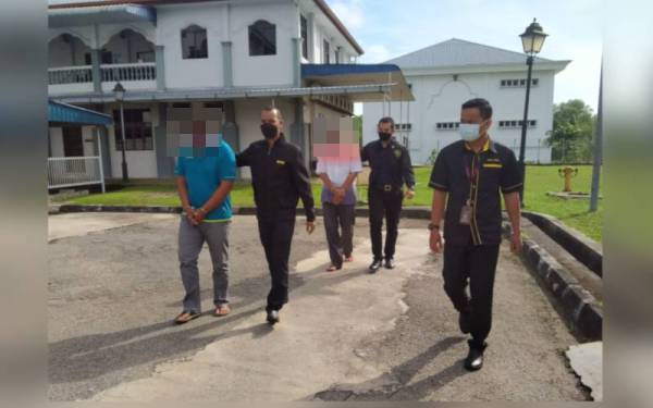 Dua individu direman di Mahkamah Majistret Sungai Petani pada Rabu bagi membantu siasatan salah guna kuasa empat tahun lalu.