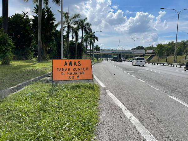 Papan tanda amaran diletakkan 100 meter dari lokasi kejadian