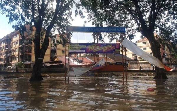 Keadaan kawasan Taman Sri Muda, Seksyen 25, Shah Alam pada Rabu.