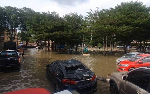 Keadaan kawasan Taman Sri Muda, Seksyen 25, Shah Alam pada Rabu.