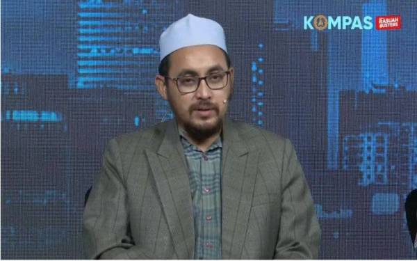 Abdullah Bukhari ketika menjadi panel pada program Kompas Rasuah Busters bertajuk Rasuah: Sanggup Tunggang Agama yang disiarkan di platform Sinar Harian pada Rabu.