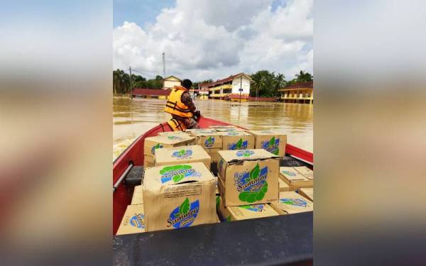 Keadaan banjir di Kampung Temai, Pekan pada Khamis.