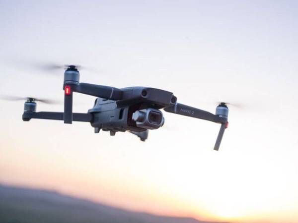 Lebih 20 unit dron telah diaktifkan pada Jumaat bagi operasi bantuan pemulihan banjir di kawasan terjejas di Selangor. - Gambar hiasan 