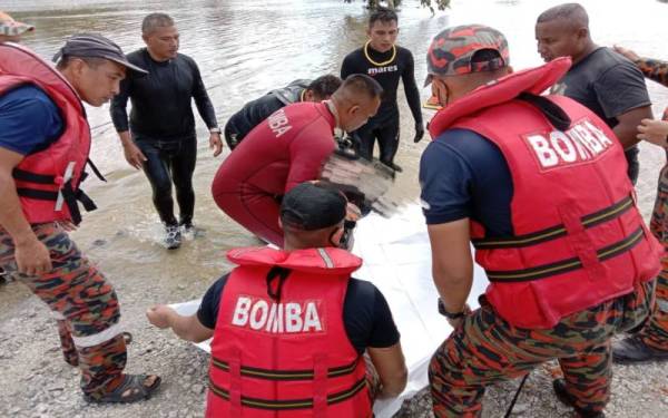 Mayat mangsa, Siti Aliya Nasuha ditemui oleh anggota dari Balai Bomba dan Penyelamat Pasir Mas pada jam 2.30 petang Jumaat.
