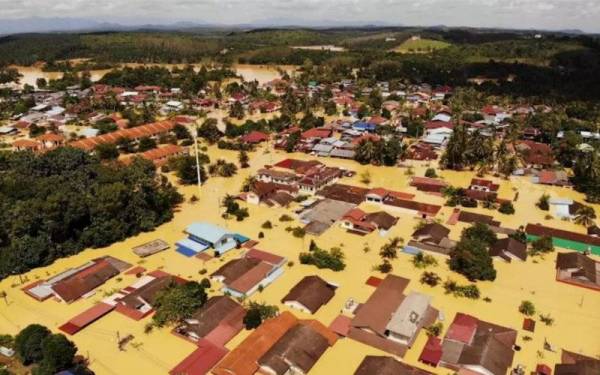 Bandar Mentakab tidak ubah seperti lautan ‘teh tarik’ tanpa kelihatan lagi ketamadunan manusia. Foto: Sumber internet.