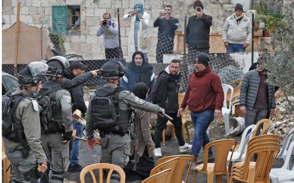 Rejim Zionis cuba mengusir kumpulan penduduk Palestin yang mempertahankan hak mereka di kawasan kejiranan tersebut.
