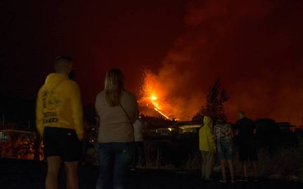 Gunung berapi Cumbre Vieja meletus tanpa henti sejak 19 September lalu. - Foto AFP