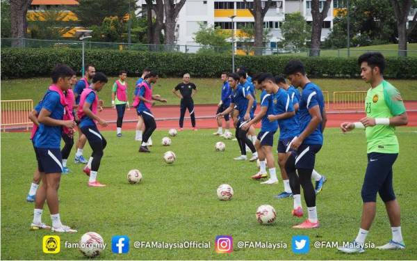 Dollah tidak melihat ada keperluan untuk merombak sebahagian besar skuad senior ketika ini dengan memasukkan beberapa pemain skuad Bawah 23 Tahun. - Foto FAM