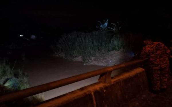 Pihak bomba mendapati paras air Sungai Beranang, di sini mengalami peningkatan, namun ia masih berada pada paras selamat.