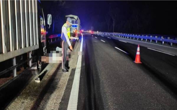 Kemalangan di Kilometer 241.6 Lebuhraya Utara- Selatan, menghala utara di Rembau pada awal pagi Isnin.