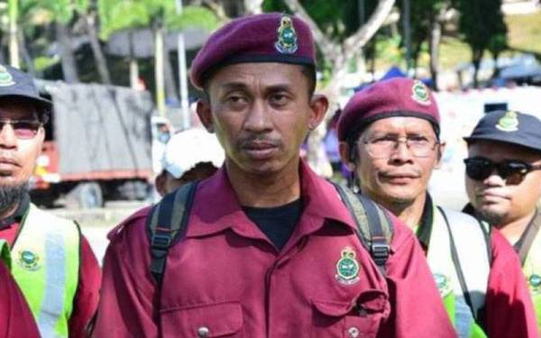 Ketua Kor Marin Jabatan Amal Malaysia, Ahmad Zaki Mahbar meninggal dunia ketika bertugas dalam Ops Banjir di Bukit Changgang, Sepang pada Jumaat.