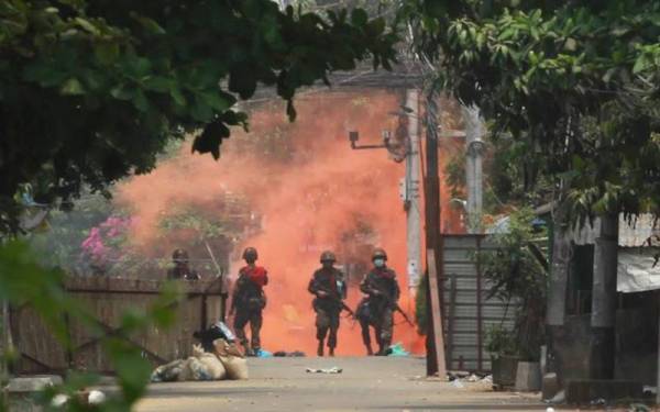 UNICEF kecam pembunuhan dan pembakaran 35 orang termasuk empat kanak-kanak dan dua pegawai Save the Children di Timur Myanmar. - Foto fail AP