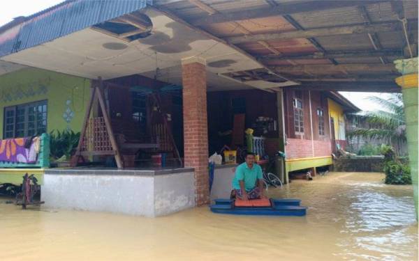 Penduduk di Kampung Legeh, Ayer Lanas di Jeli mendedahkan kawasan rumah mereka akan ditenggelami banjir sekurang-kurang enam kali sepanjang tempoh Monsun Timur Laut melanda negeri ini bermula November hingga Januari setiap tahun.