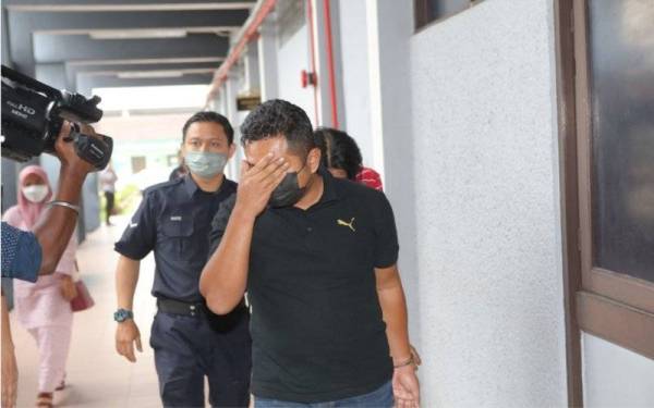Mohd Muhazzam Shah mengaku tidak bersalah di Mahkamah Sesyen Ipoh pada Jumaat atas dua pertuduhan merogol dan melakukan amang seksual fizikal ke atas seorang remaja perempuan, 17 Disember lalu.