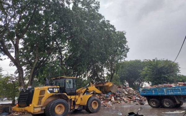 Operasi pembersihan di Taman Sri Muda masuk hari ketujuh sejak 25 Disember lalu.