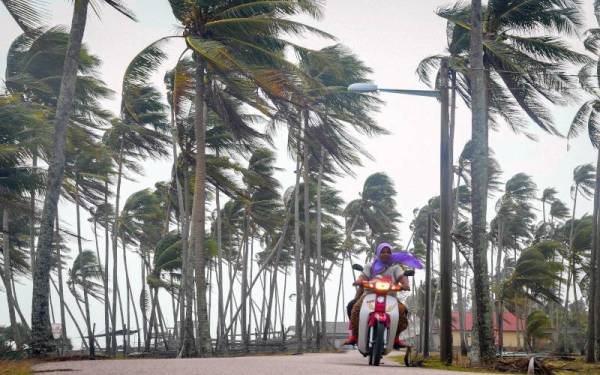 MetMalaysia mengeluarkan amaran angin kencang timur laut berkelajuan 50-60 kmsj dengan ombak mencapai ketinggian sehingga 4.5 meter. - Foto Bernama