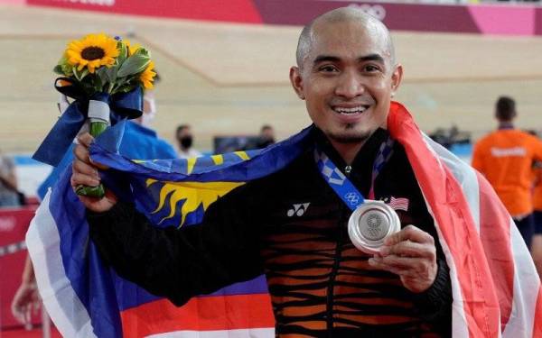 Azizul berjaya raih pingat perak pada Olimpik Tokyo 2020.