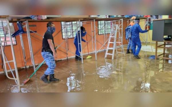 Keadaan bangunan yang dinaiki air di Kampung Shukor, Dungun.