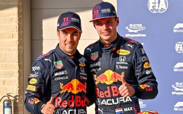Verstappen (kanan) dan Perez - foto Auto Motorsport