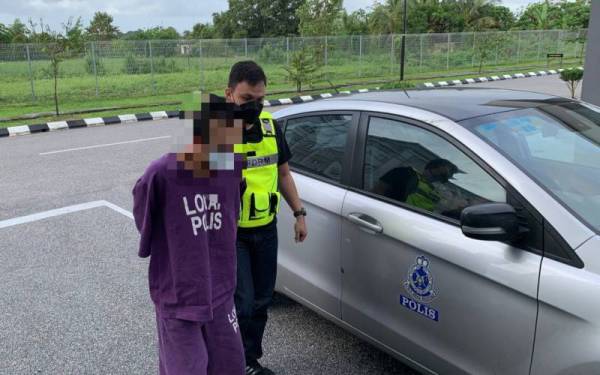 Tertuduh semasa hadir di Mahkamah Seksyen di sini bagi menghadiri prosiding perbicaraan mahkamah.