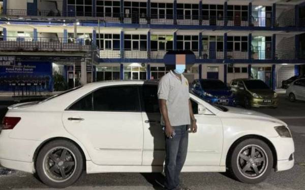 Pemandu lelaki berusia 30 tahun ditahan di IPD Kuala Selangor pada jam 8.30 malam Isnin.