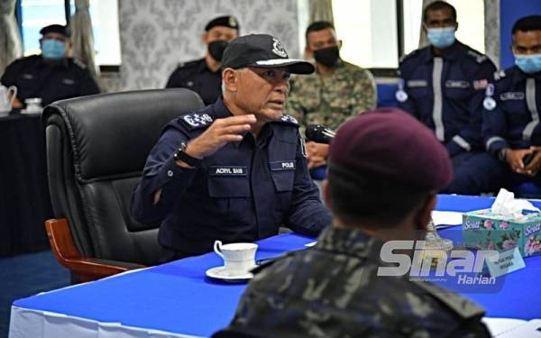 Acryl Sani ketika membuat tinjuan di PKTK Dewan Kelab Polis Segamat, Johor.